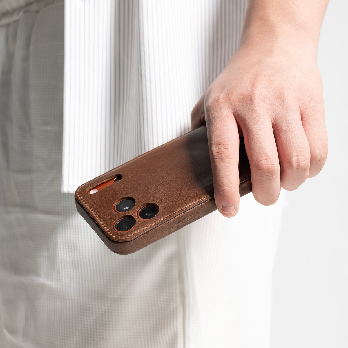 Kakavy Handcrafted Vegetable-Tanned Leather iPhone Case Vintage Patina Edition Brown
