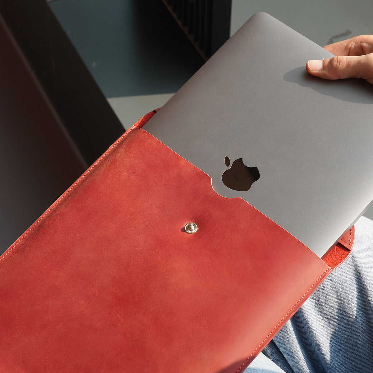 Ensiluokkainen nahkainen iPad & MacBook-suojus