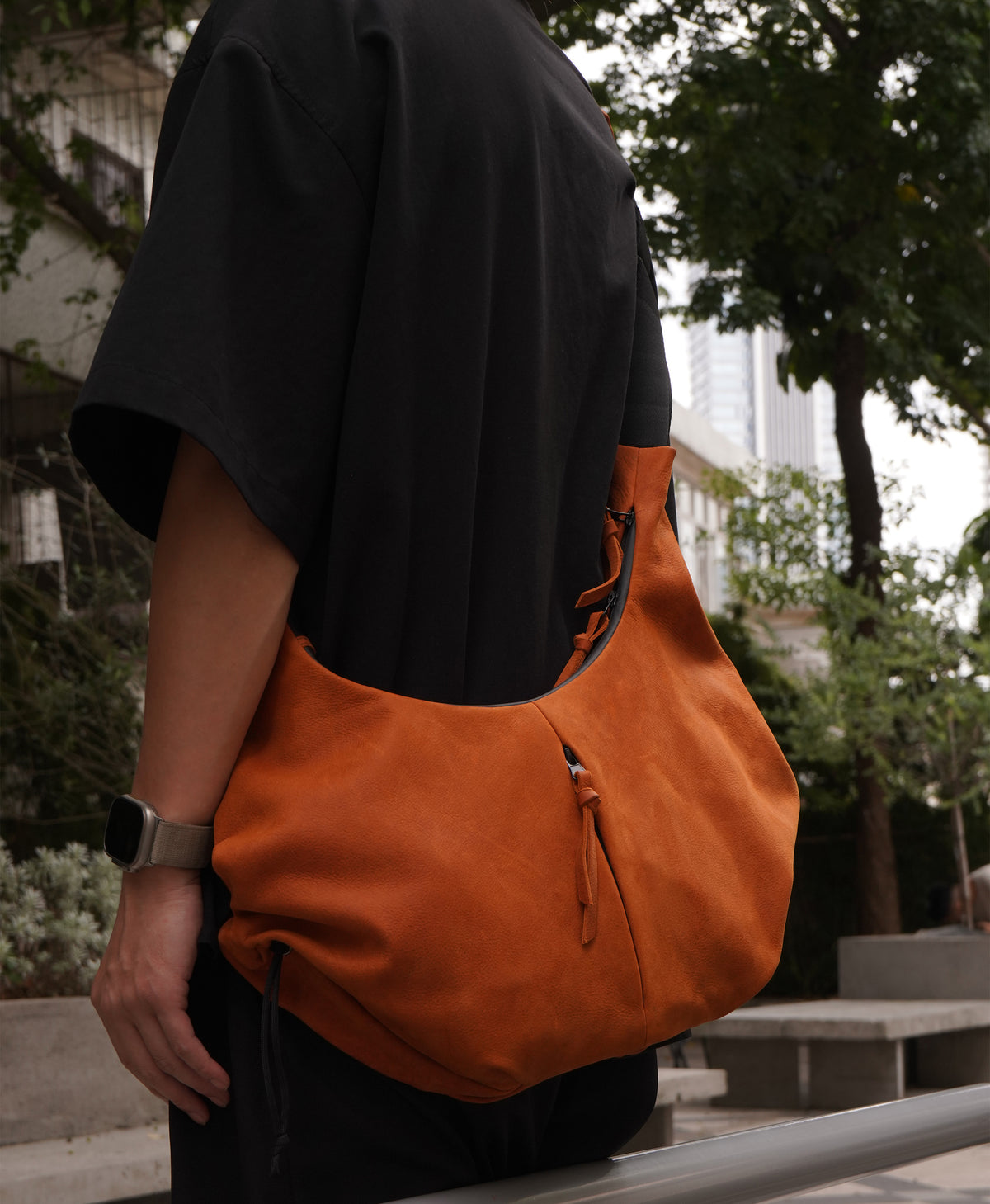 Oversized oransje kuskinns veske