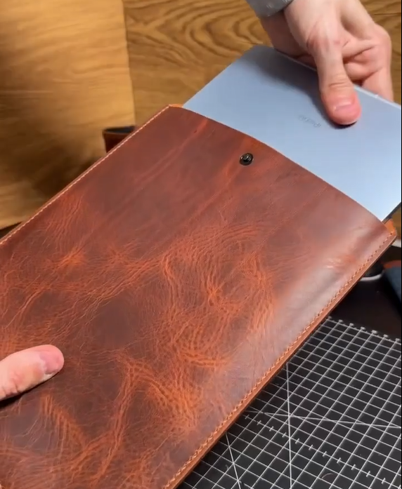 KAKAVY Handcrafted Leather MacBook Sleeve detail image 2