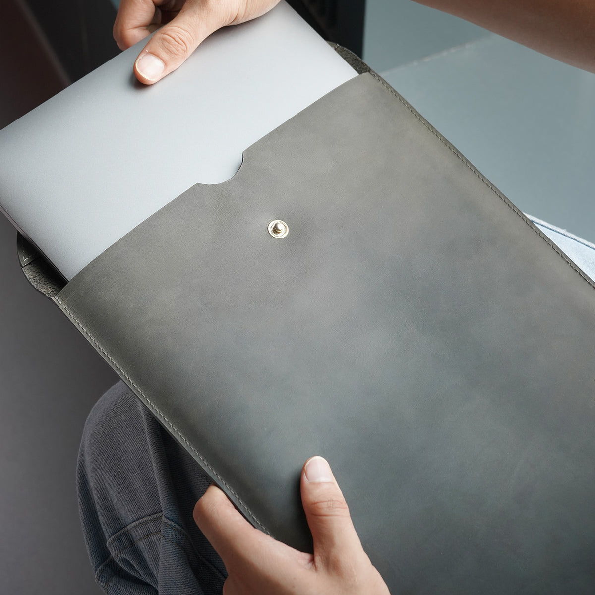 Ensiluokkainen nahkainen iPad & MacBook-suojus