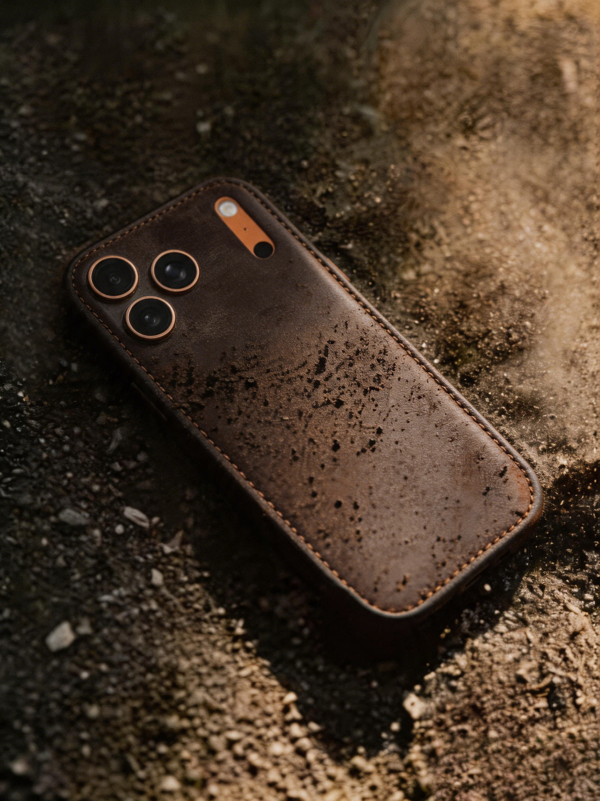Kakavy Handcrafted Vegetable-Tanned Leather iPhone Case Vintage Patina Edition Brown