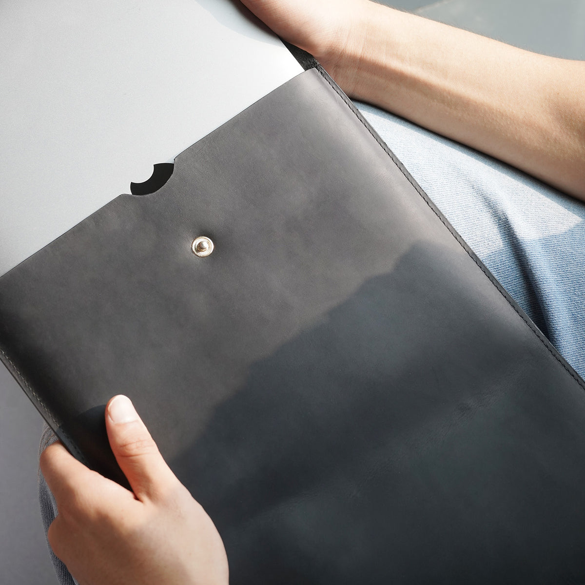 Ensiluokkainen nahkainen iPad & MacBook-suojus