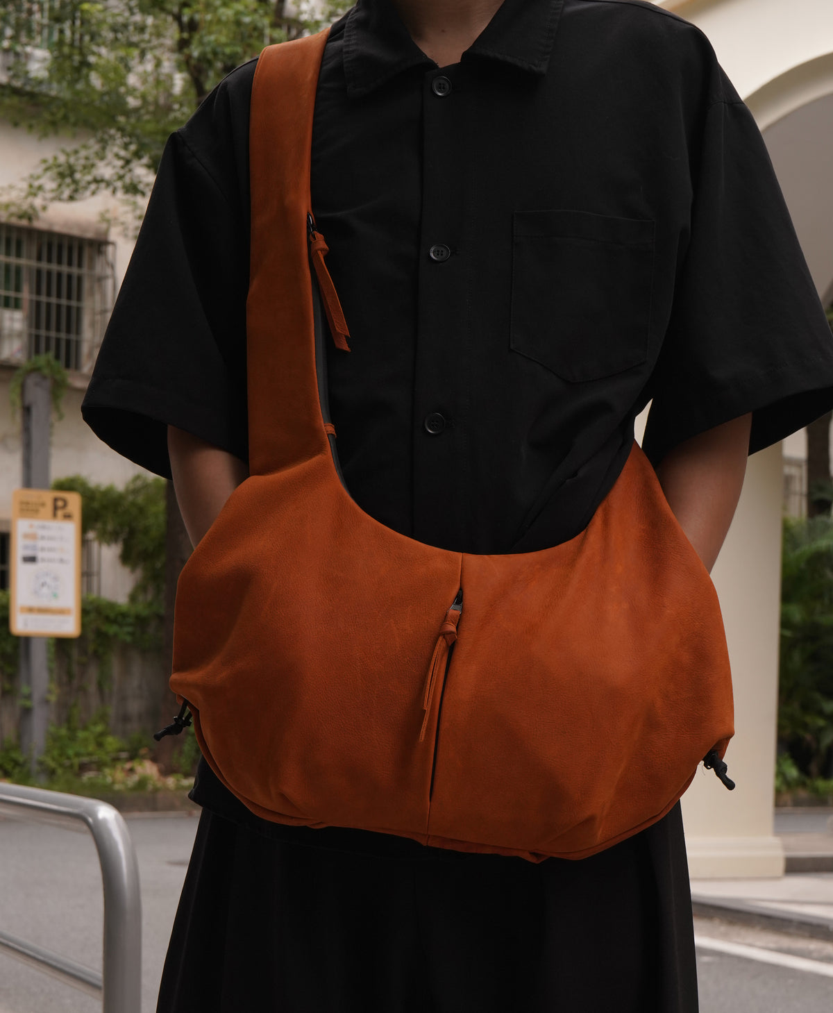 Oversized oransje kuskinns veske