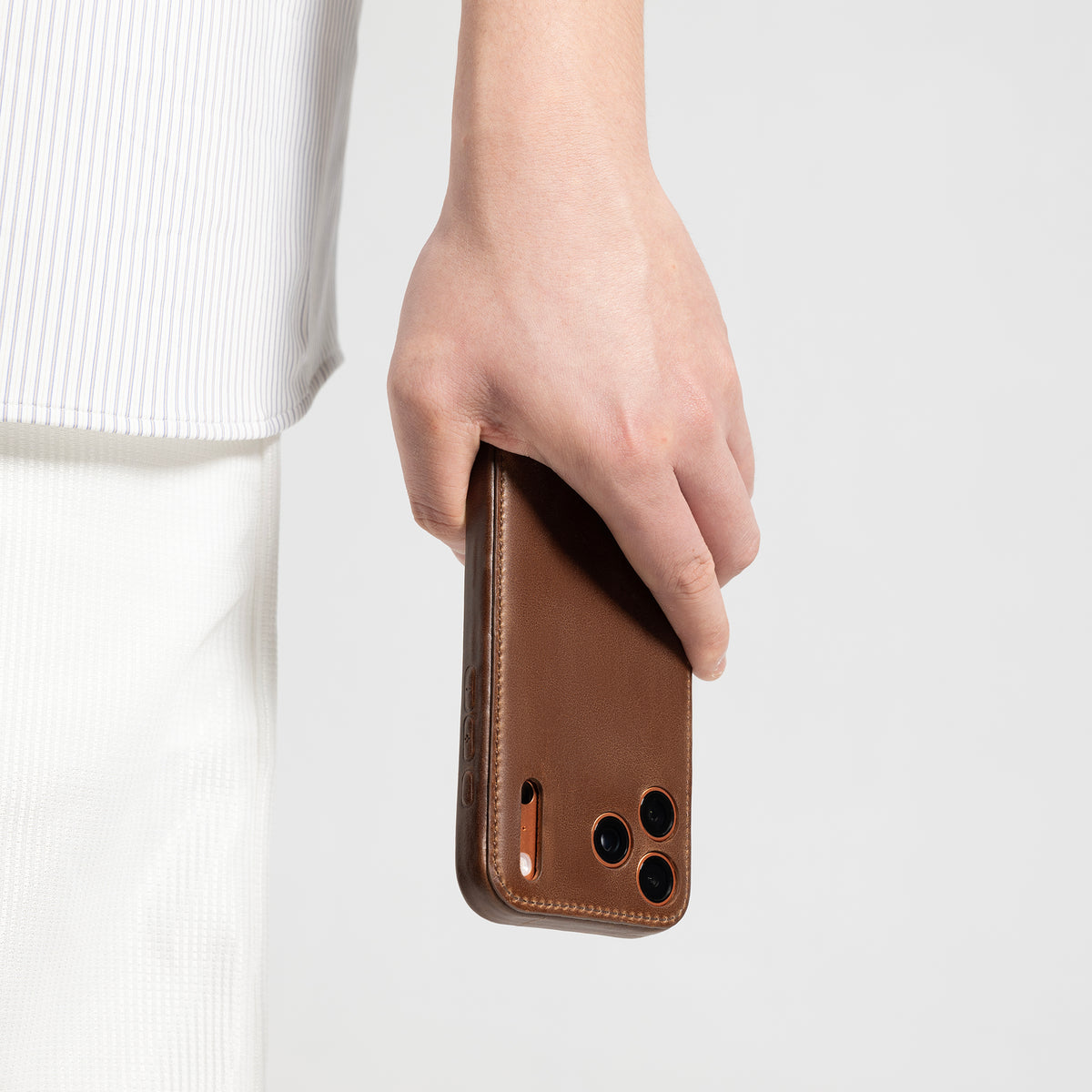 Kakavy Handcrafted Vegetable-Tanned Leather iPhone Case Vintage Patina Edition Brown