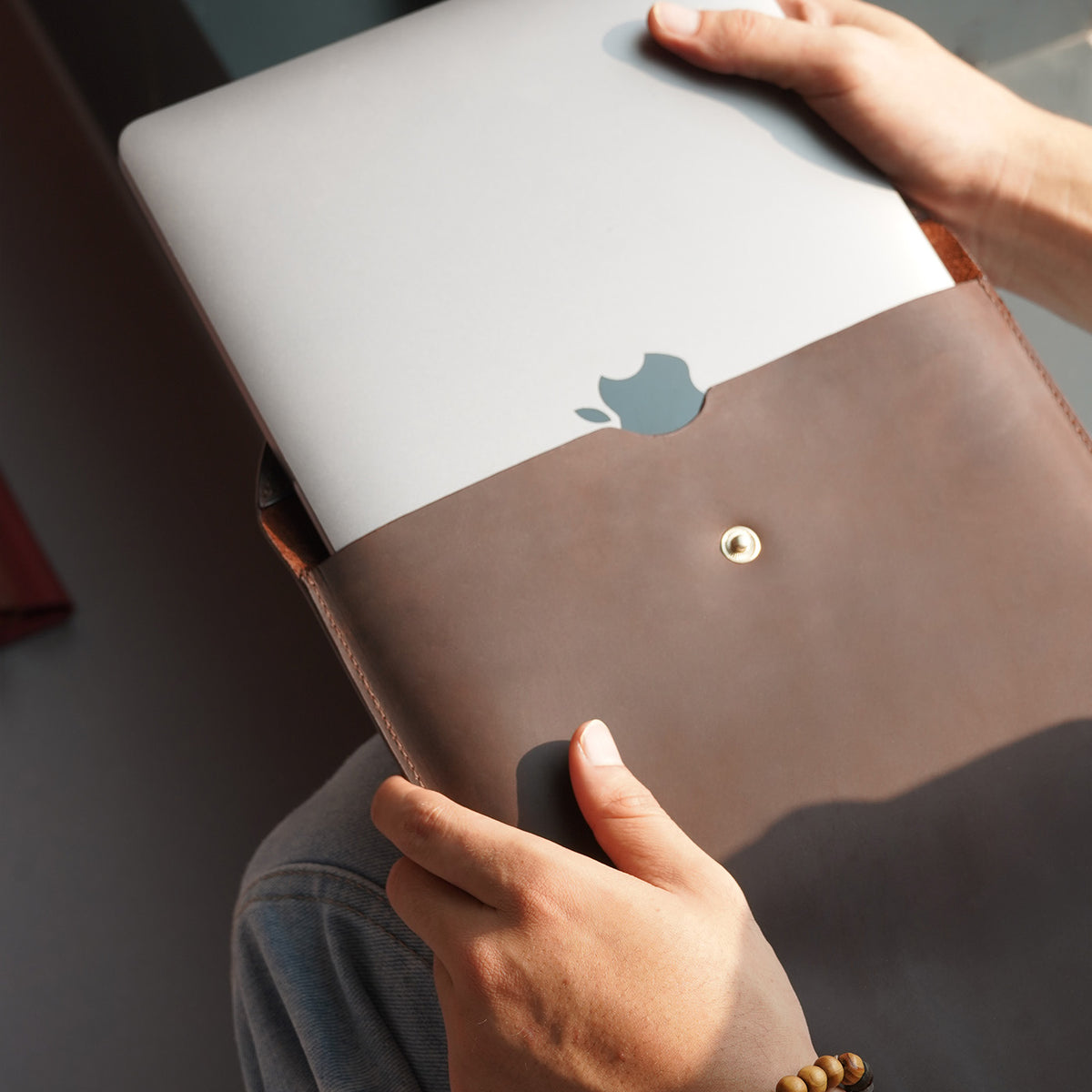Ensiluokkainen nahkainen iPad & MacBook-suojus