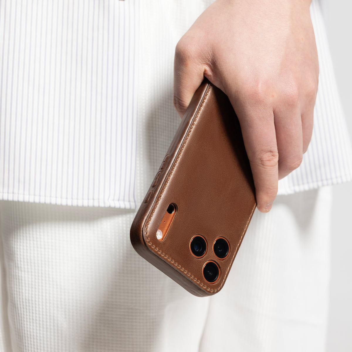 Kakavy vegetable-tanned leather iPhone case detail image 2