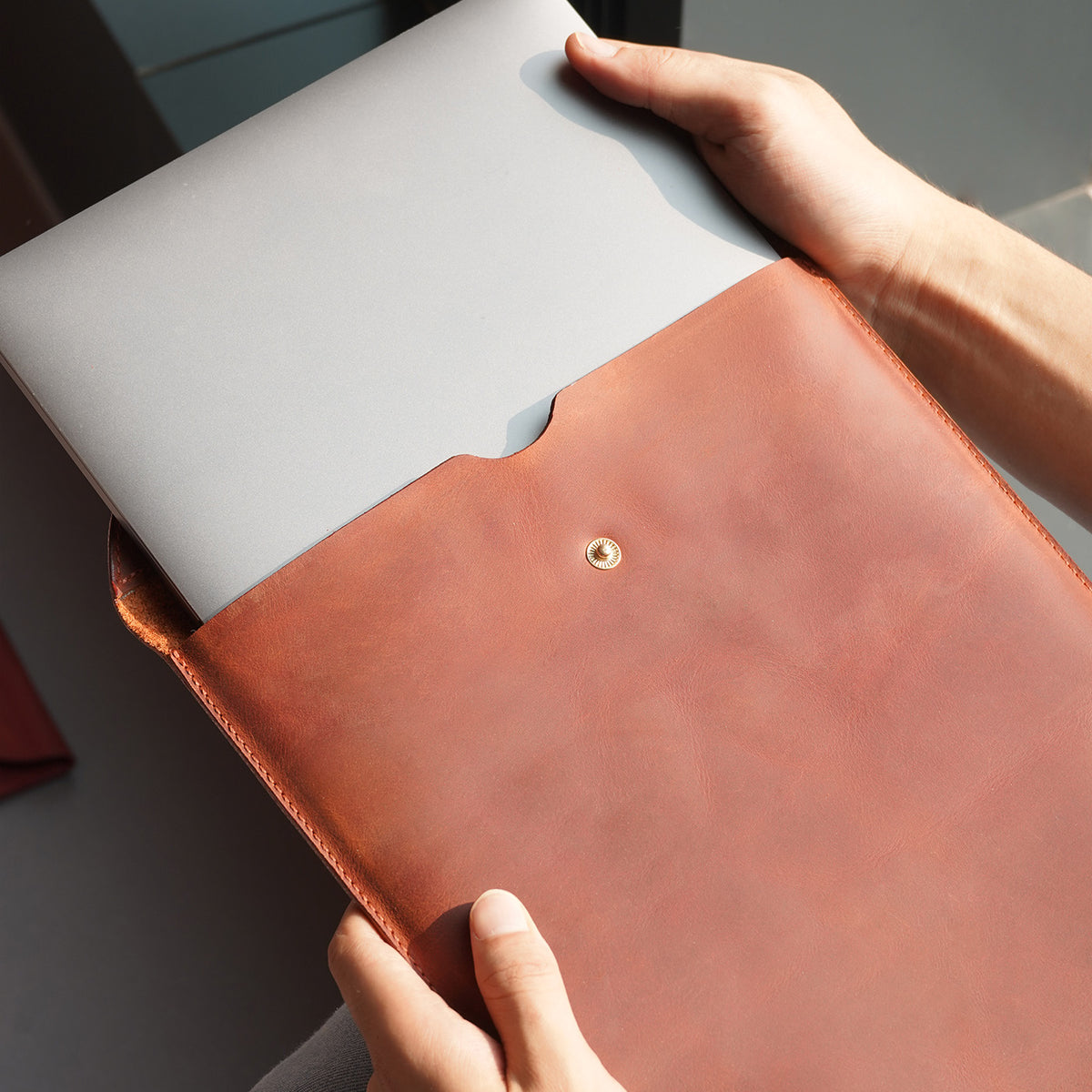 Ensiluokkainen nahkainen iPad & MacBook-suojus