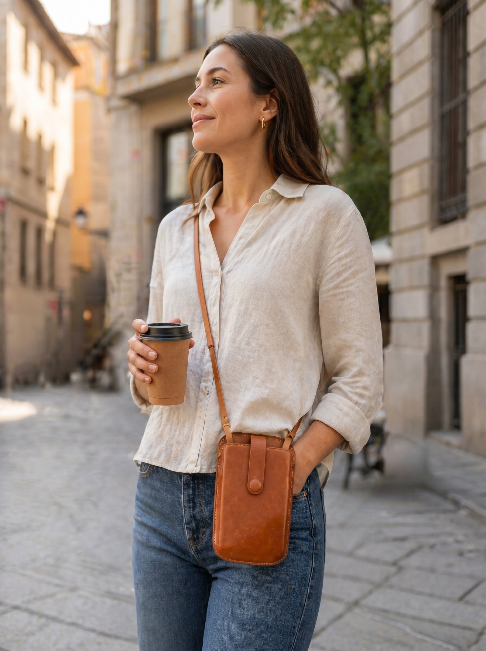 KAKAVY Handmade leather phone bag with shoulder strap detail image 4