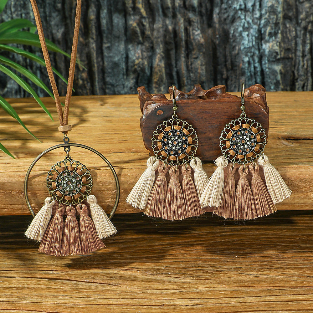 Boho-Chic Vintage Holz-Quasten-Halskette mit Ohrringen 055