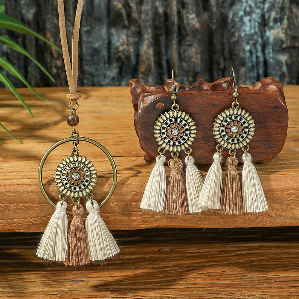 Boho-Chic-Vintage-Halskette mit mehrlagigen Quasten aus Holz und Ohrringen 064