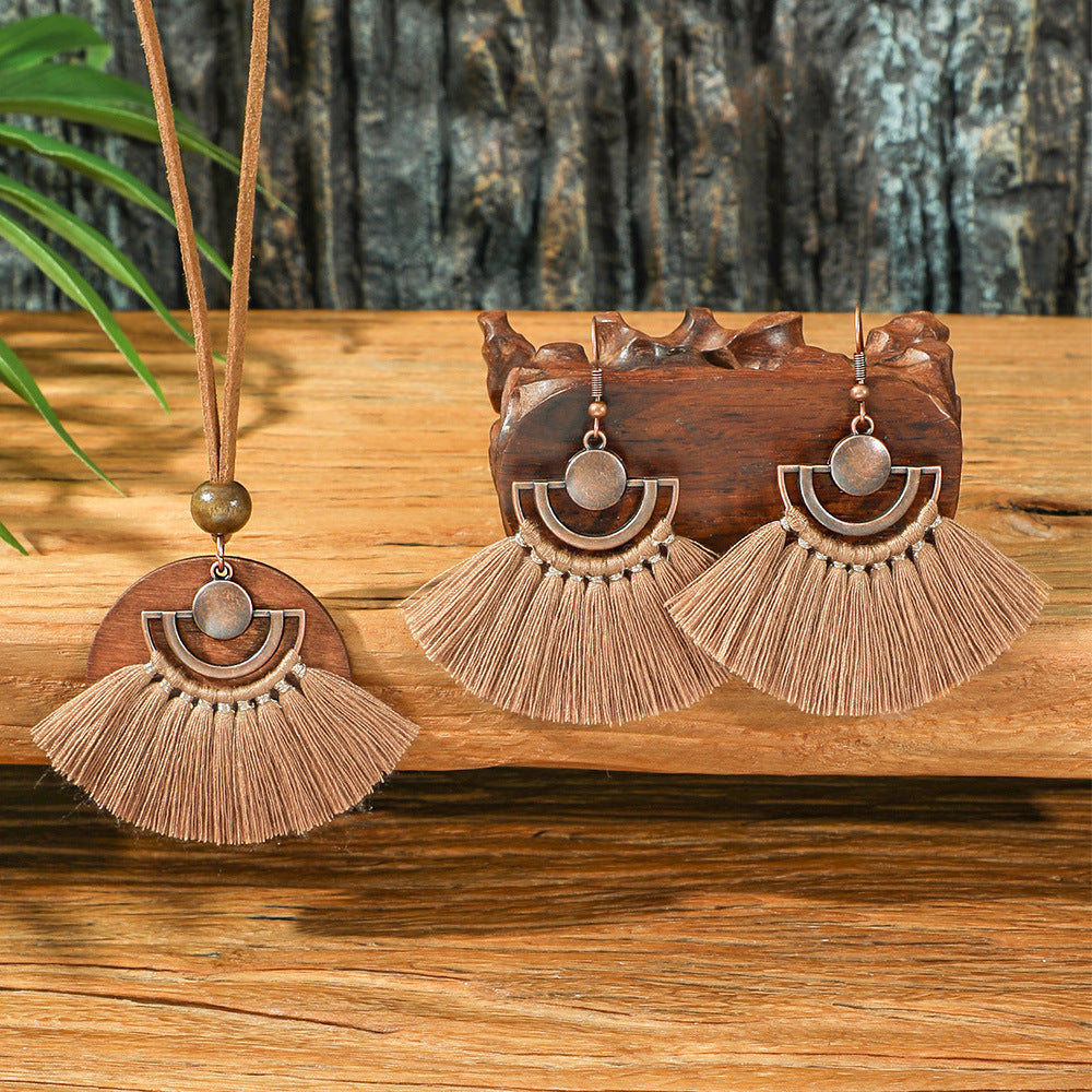 Boho-Chic-Vintage-Halskette mit mehrlagigen Quasten aus Holz und Ohrringen 248