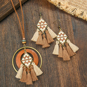 Boho-Chic-Vintage-Halskette mit mehrlagigen Quasten aus Holz und Ohrringen 339