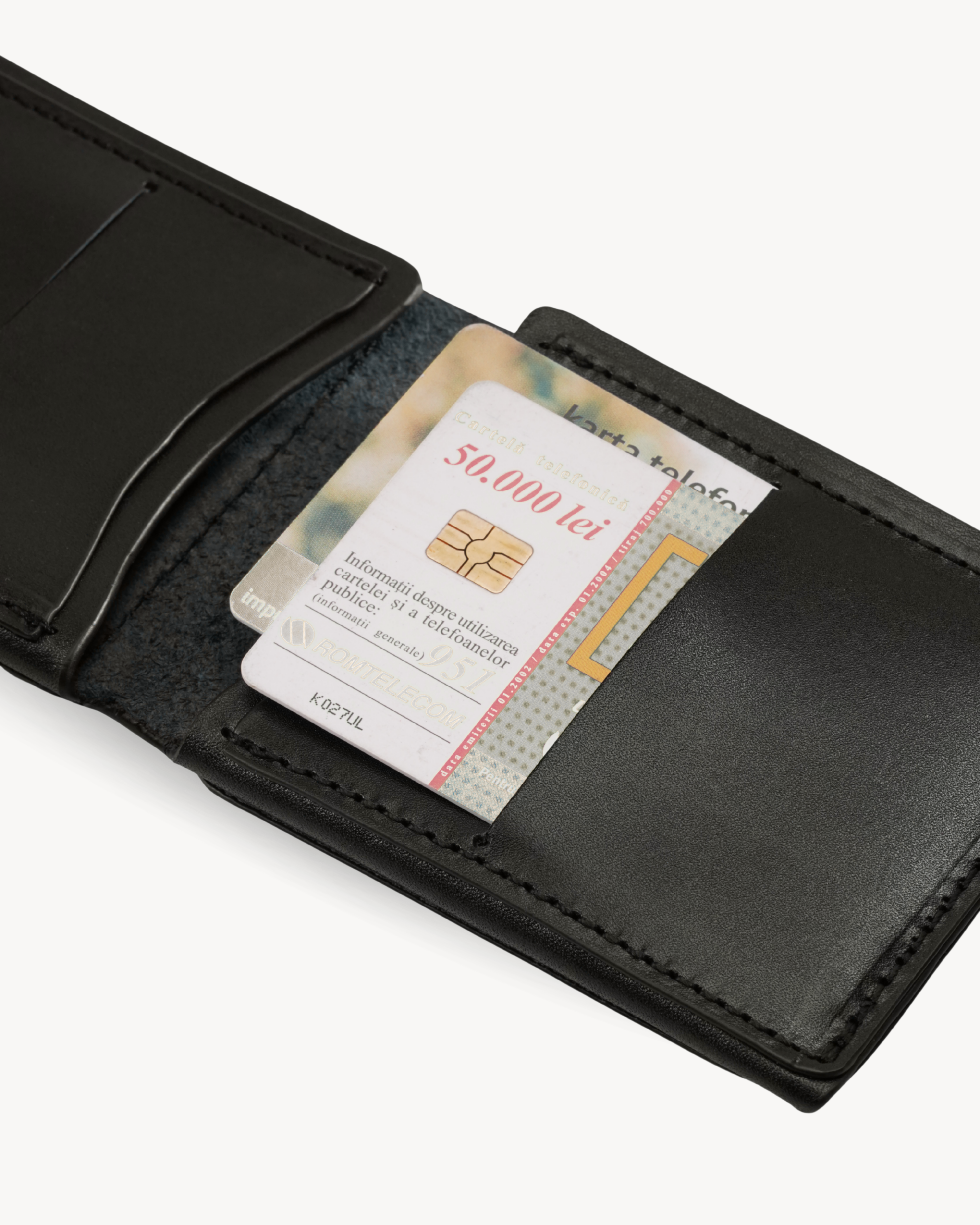Handmade Full-Grain Saddle Leather Vertical Snap Wallet - interior card slot detail