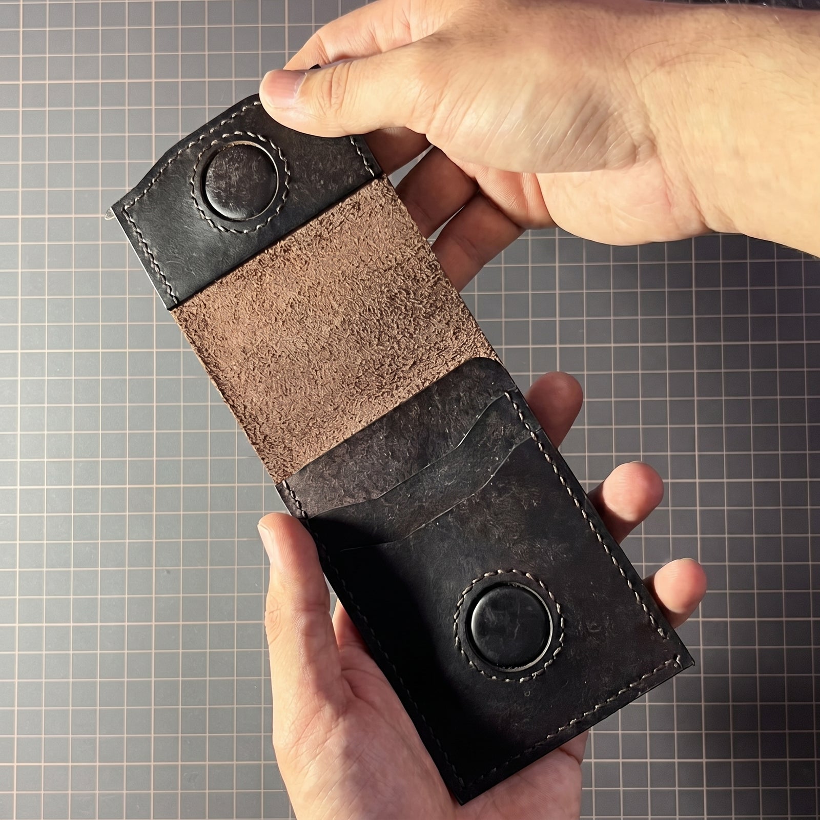 Kakavy full-grain leather snap wallet detail image 5