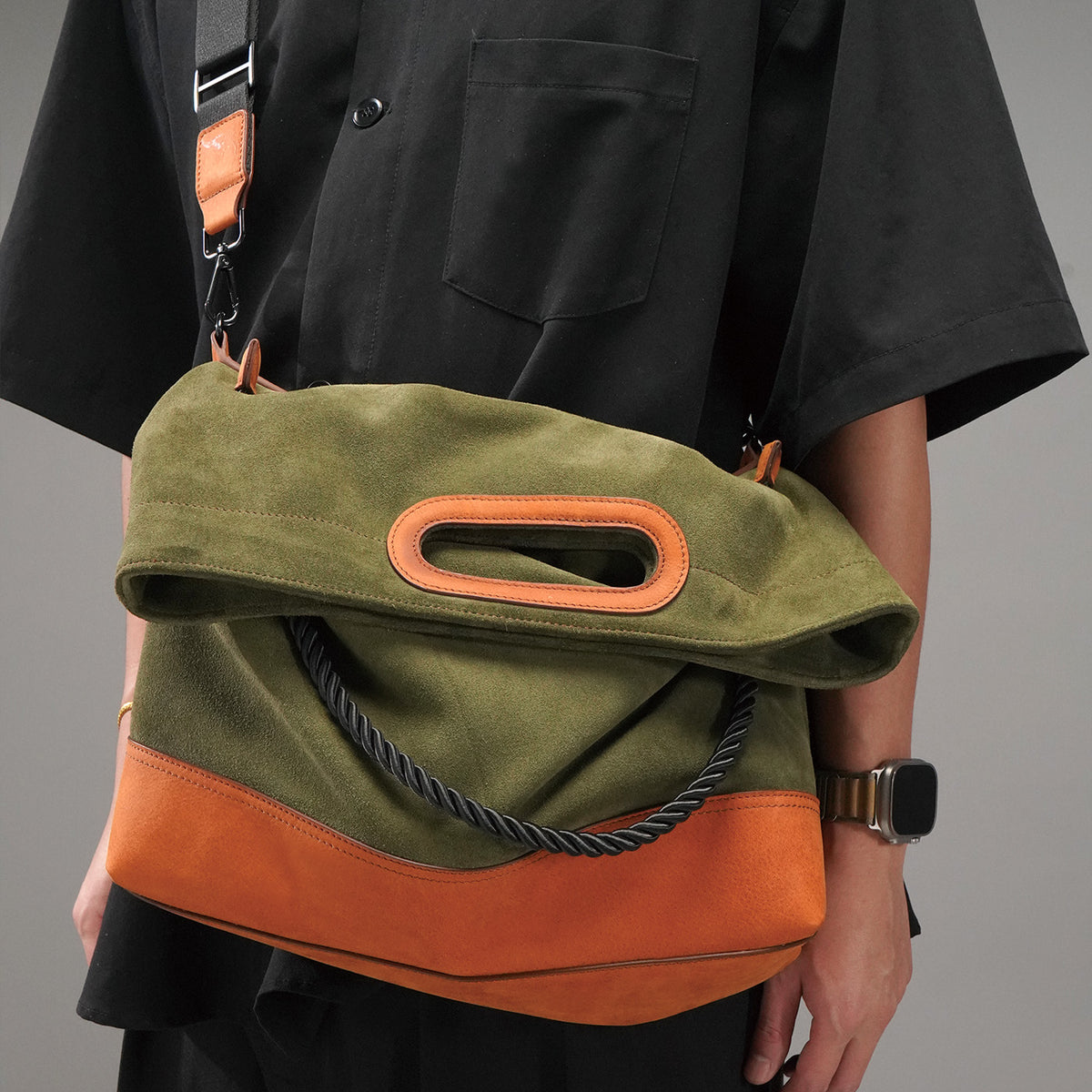 KAKAVY TRIO bag worn with its long adjustable strap