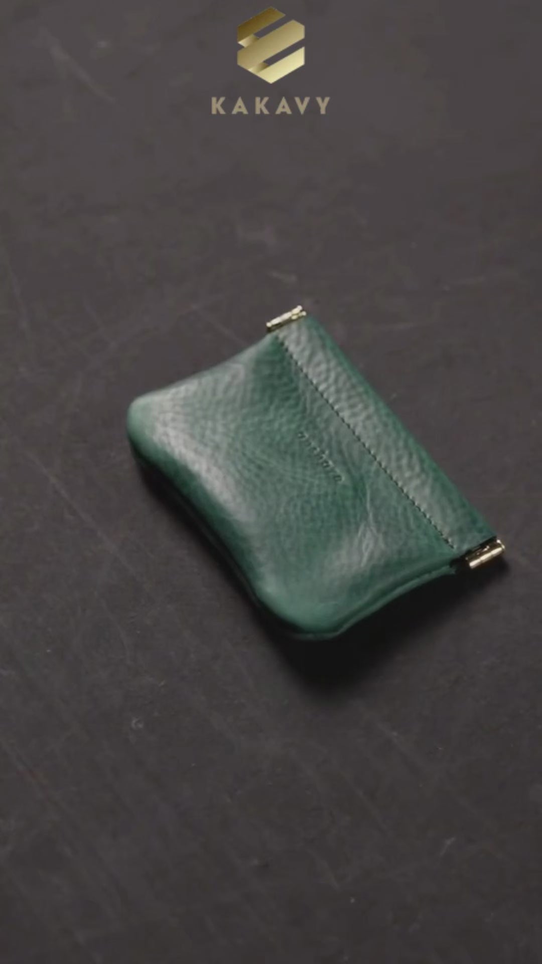 تحميل الفيديو: KAKAVY green leather coin pouch video