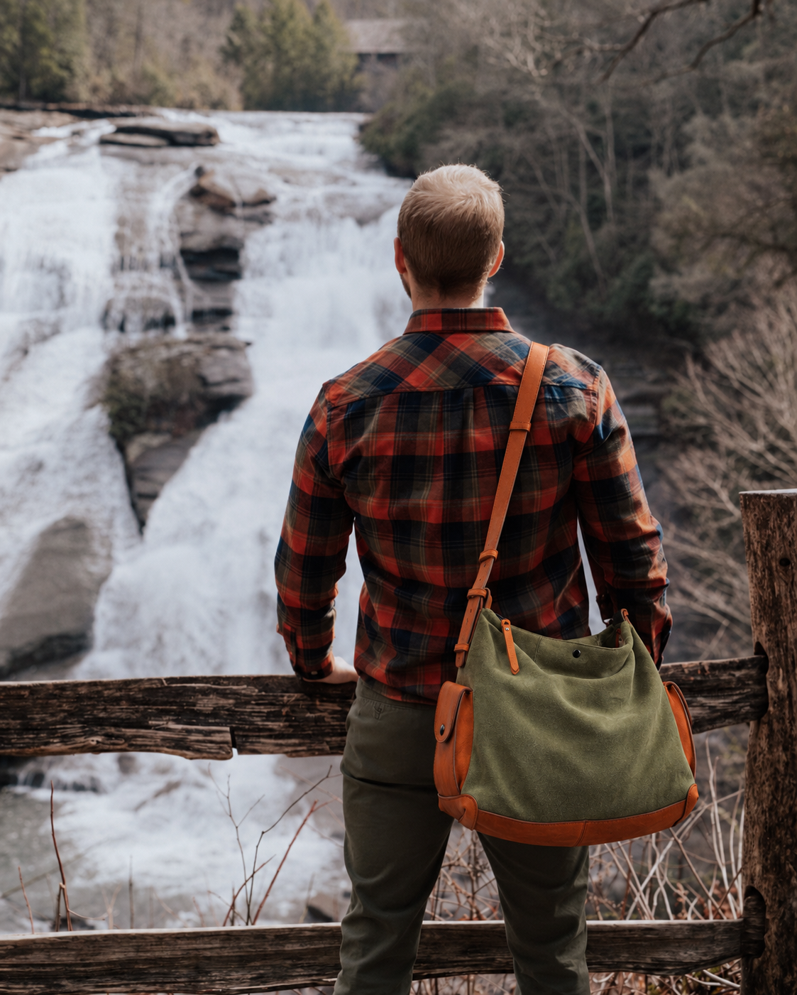 KAKAVY Roam suede and leather shoulder bag in everyday use